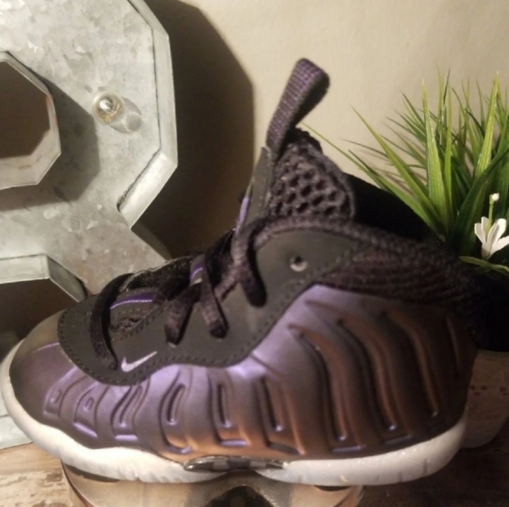 toddler  Nike Foam Posite ( size 5 )